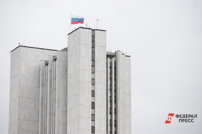 Свердловская область больше всех в УрФО задолжала государству