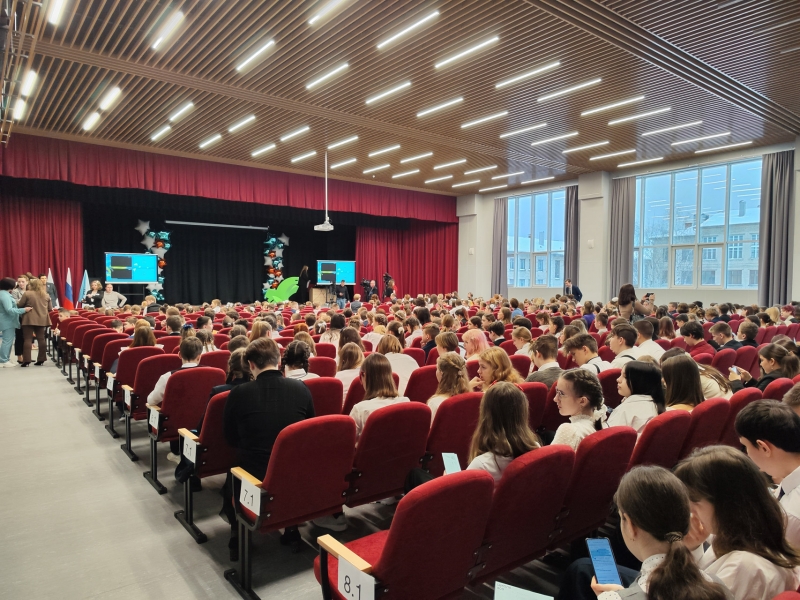 Озвучены условия поступления в школы для детей мигрантов