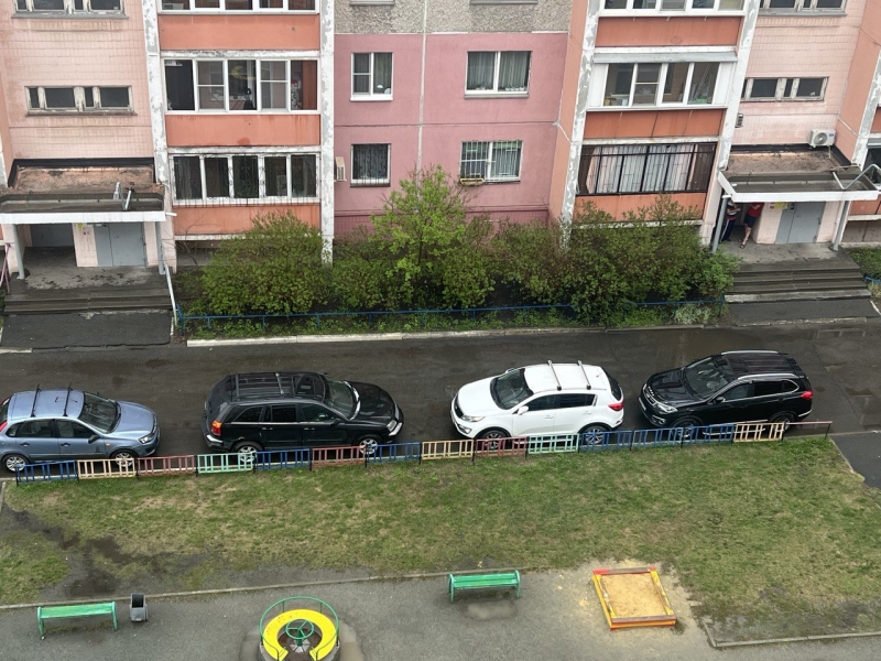 двор многоэтажки