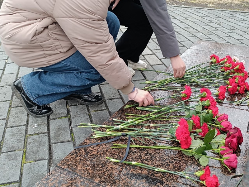 Возложение цветов