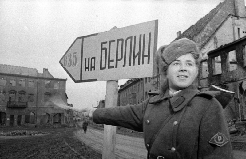 Военнослужащая Советской армии