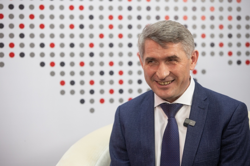 Олег Николаев
