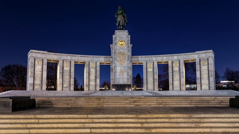 Мемориал ВМВ в Берлине