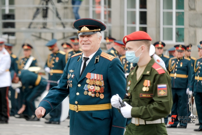 Ветераны участвуют в параде Победы