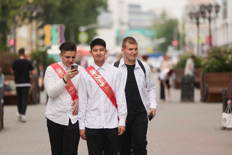выпускники