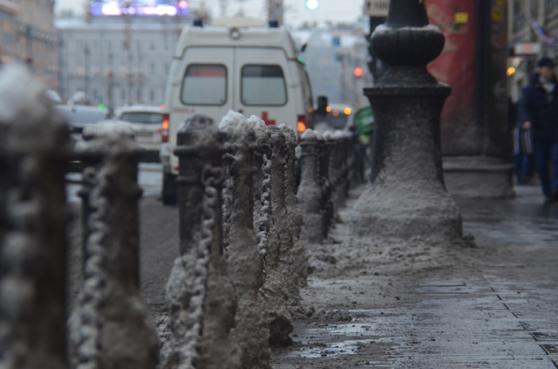 снег
