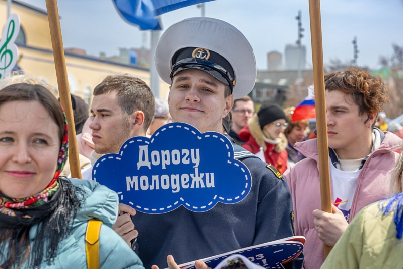 Тысячи приморцев собрались на День труда