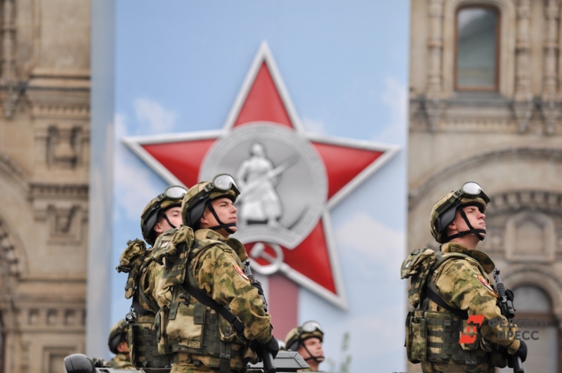 Военные на параде