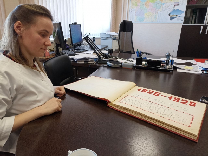 В диспетчерской новгородской скорой помощи работают профессиональные медики