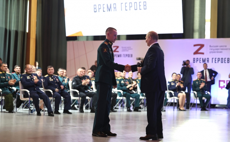 Путин встретился с участниками программы «Время героев»
