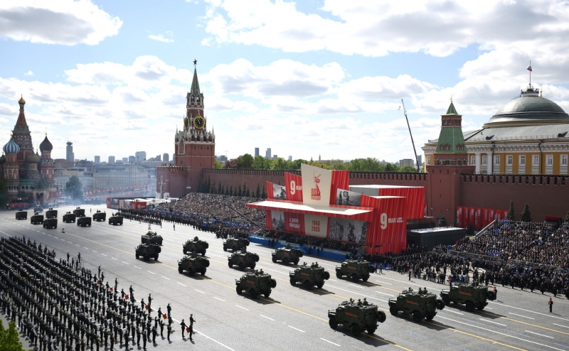 Парад запомнился большим числом иностранных гостей, дебютом нового министра обороны и впервые показанной военной техникой