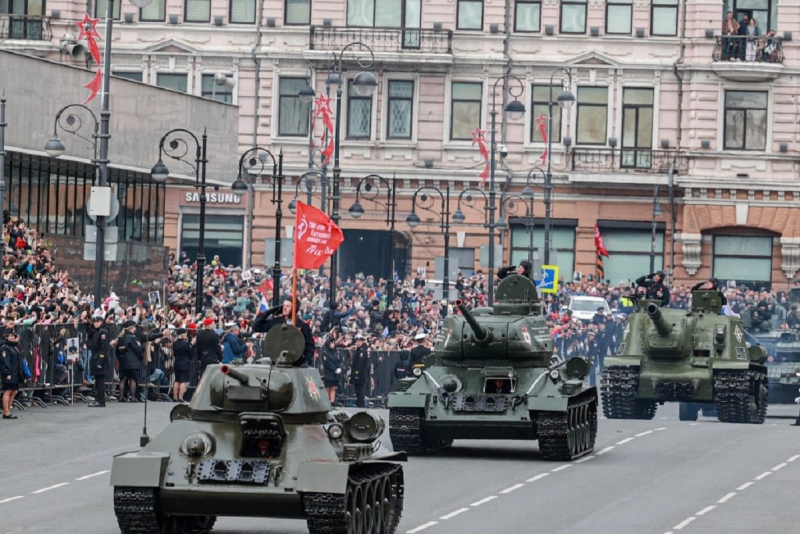 Во всех уголках нашей страны сегодня проходят торжественные праздничные мероприятия,
