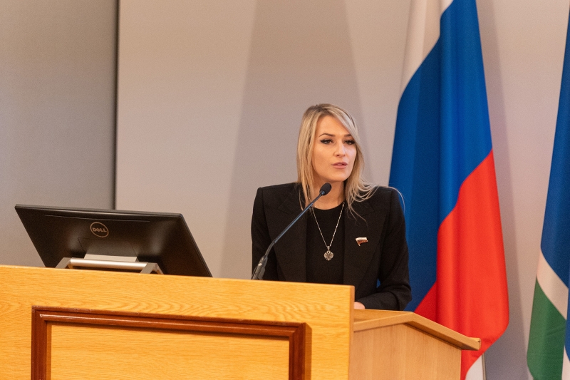 Депутат Лантратова