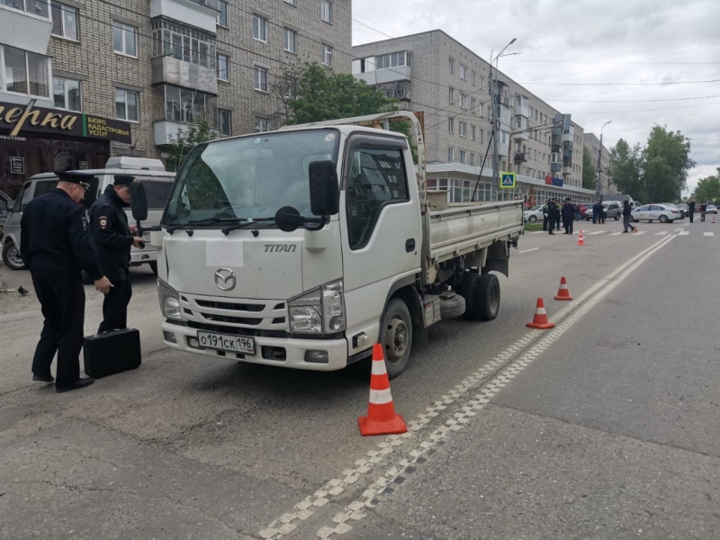 Инспекторы взяли показания с водителя грузовика
