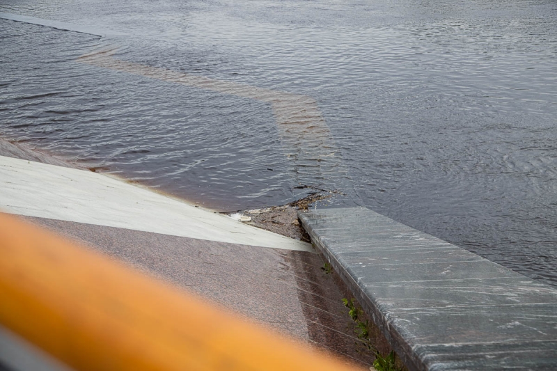 Набережная Туры уходит под воду