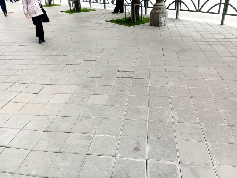 Плитку в центре Екатеринбурга ждет инспекция заказчика