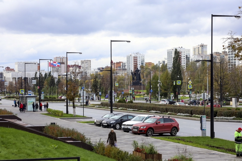 Машины на парковке