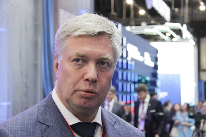 Губернатор Алексей Русских на ПМЭФ-2025