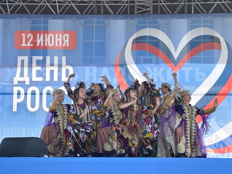 Артисты на сцене