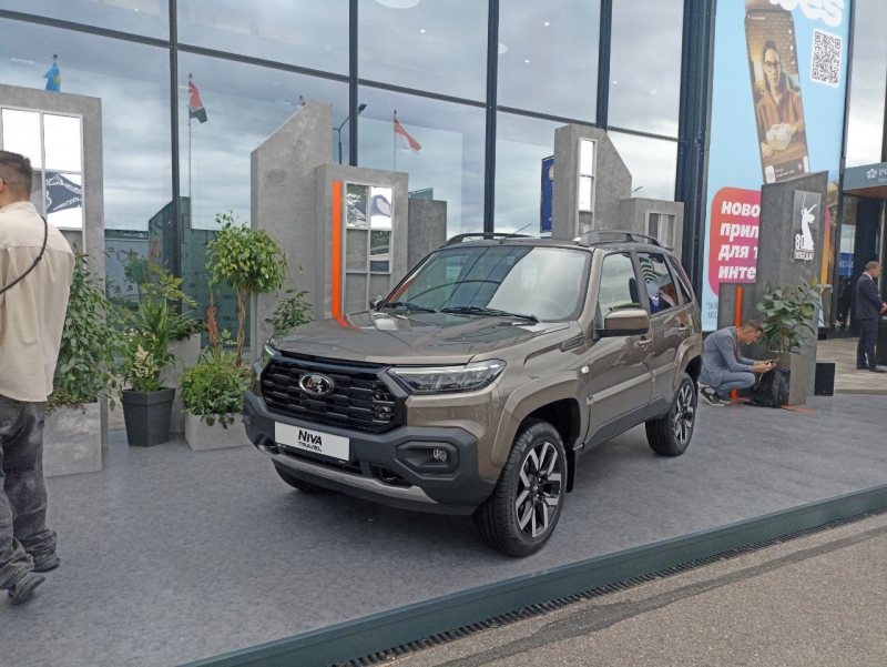 На ПМЭФ представили множество новых моделей отечественных авто