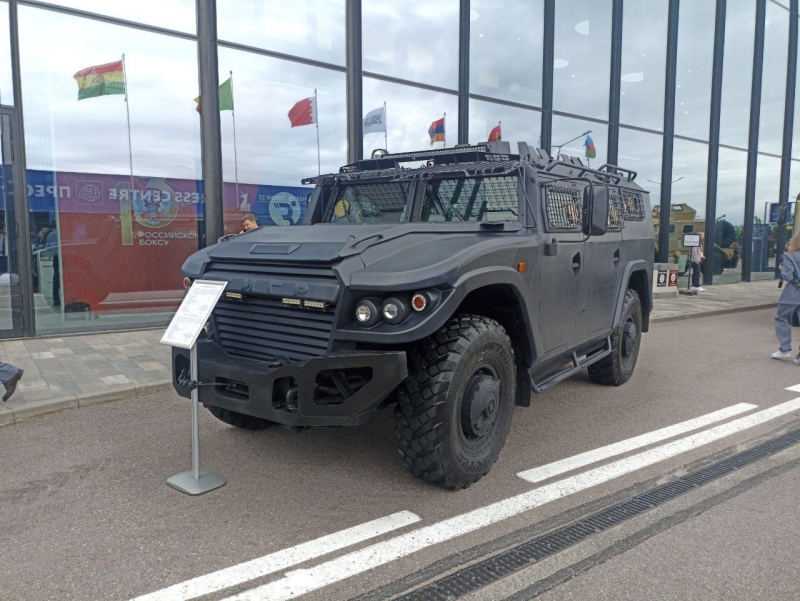 На ПМЭФ представили множество новых моделей отечественных авто