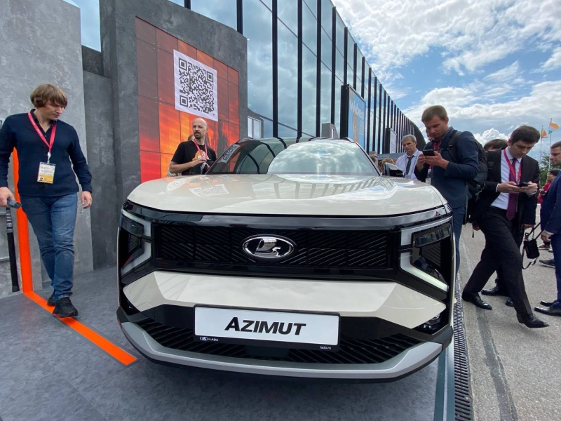 На ПМЭФ представили множество новых моделей отечественных авто