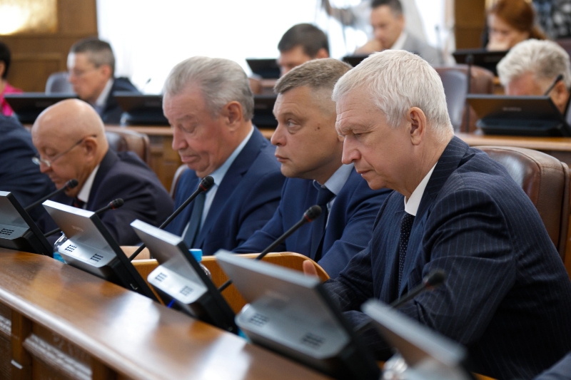 Депутаты