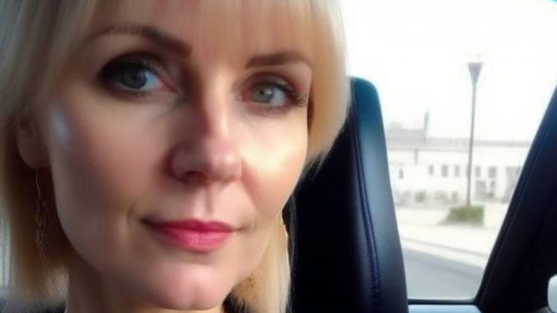 женщина в машине