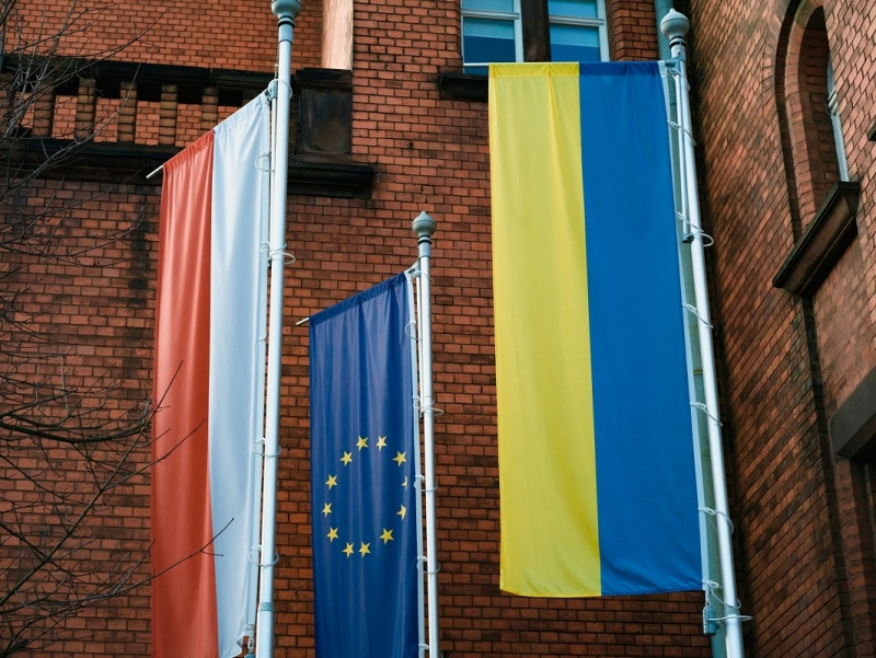 Флаги Польши, ЕС и Украины