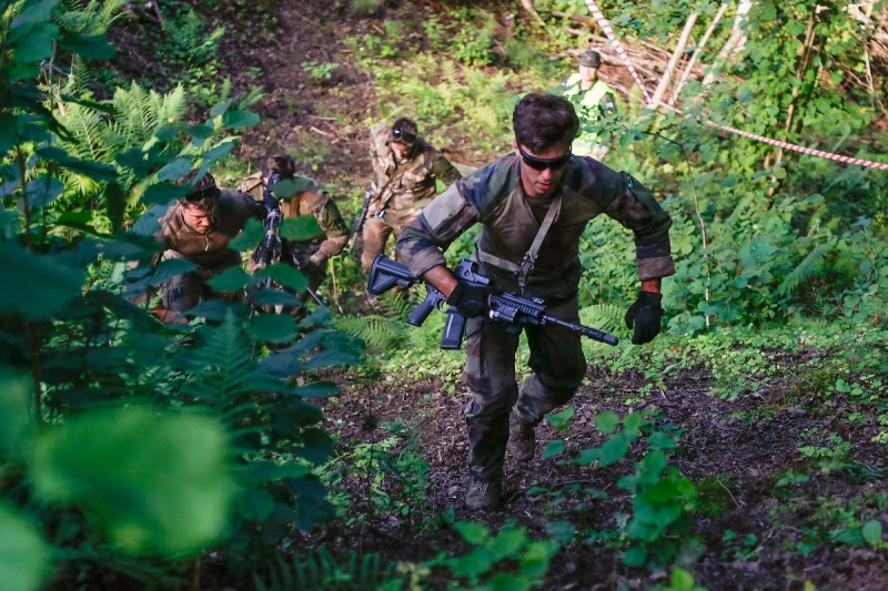 Военнослужащий