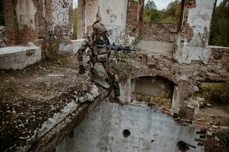 Военнослужащий