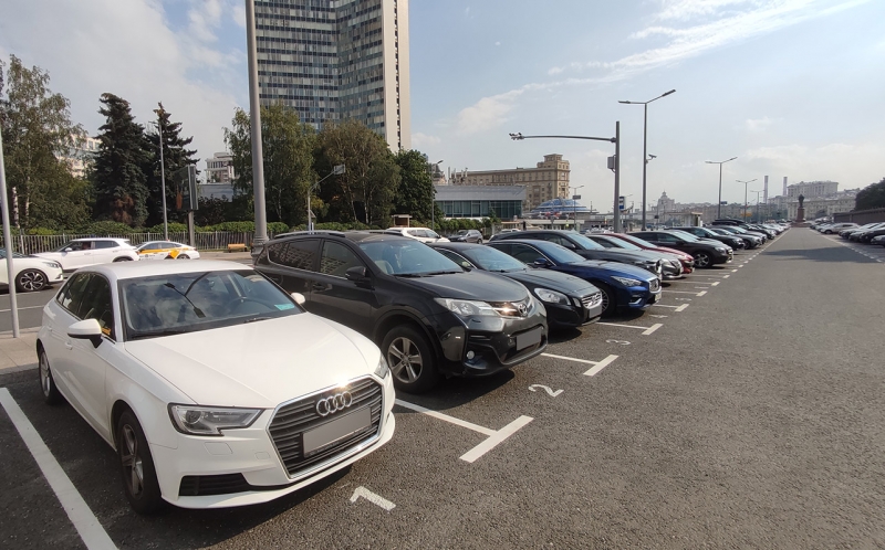 Автомобили в салоне