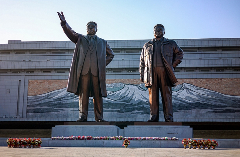 Памятник в Пхеньяне