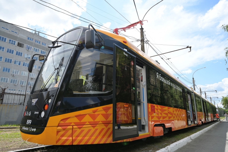 Пятисекционный трамвай – это только начало большой работы по обновлению транспорта в Свердловской области, отметил Паслер