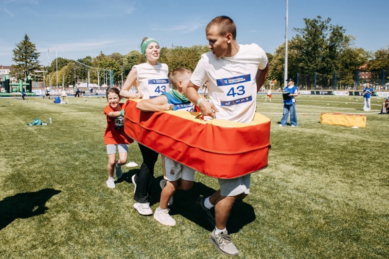 в  Калининградской, Новгородской и Мурманской областях прошли  парады семей