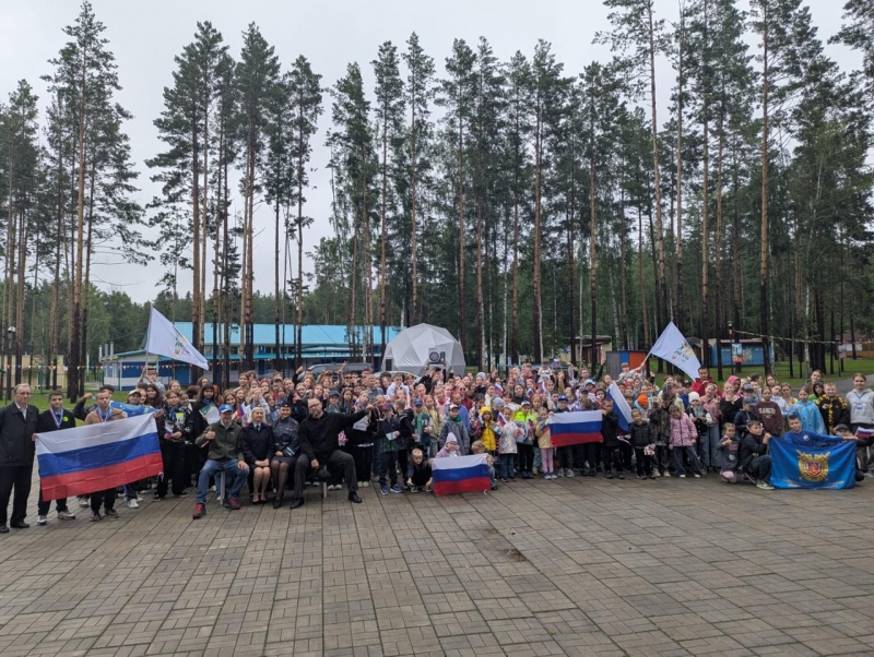 Воспитанники собрались в детском лагере