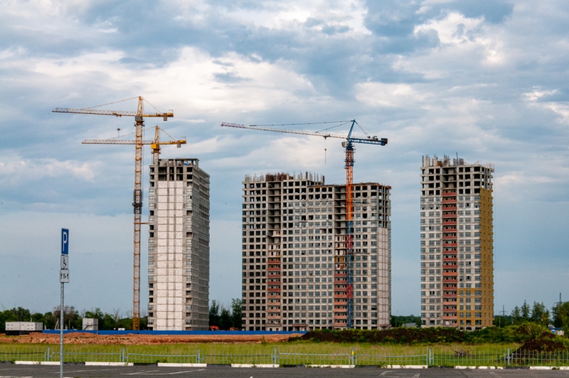По итогам 2024 года объем ввода жилья в стране уменьшился на 2,4 % до 107,8 млн квадратных метров