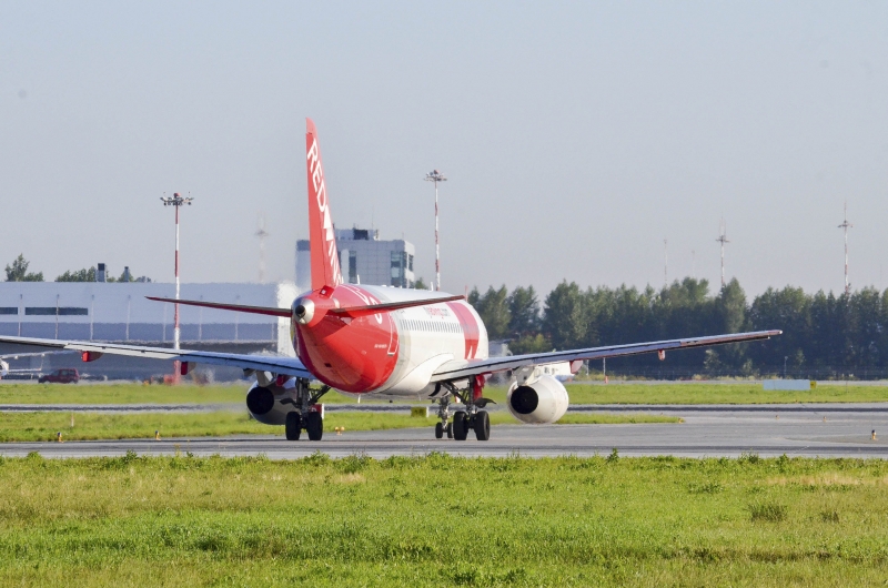 Пилоты самолета запросили экстренную посадку