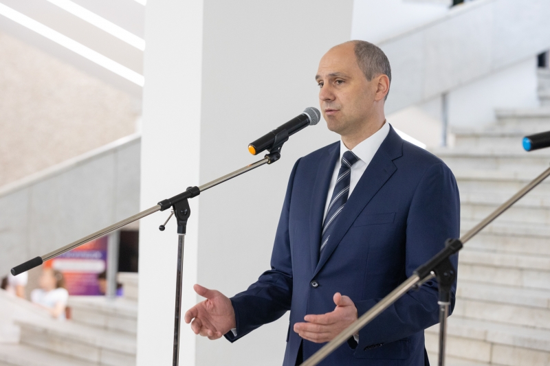 Денис Паслер поздравил молодоженов