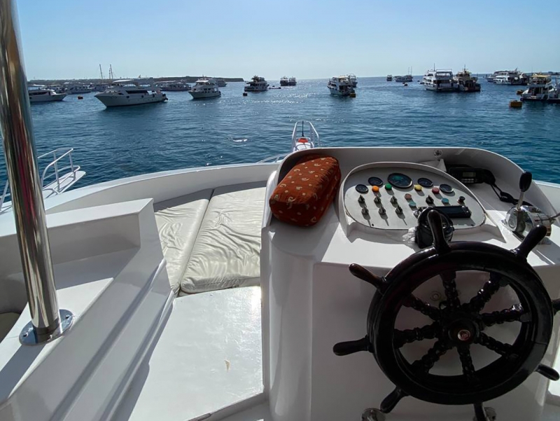 Судно в море