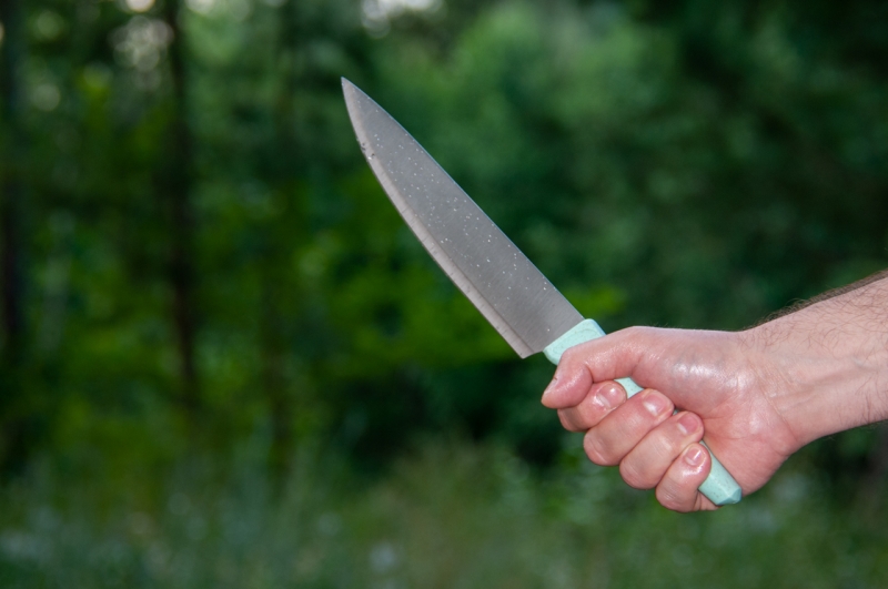 Рука с ножом
