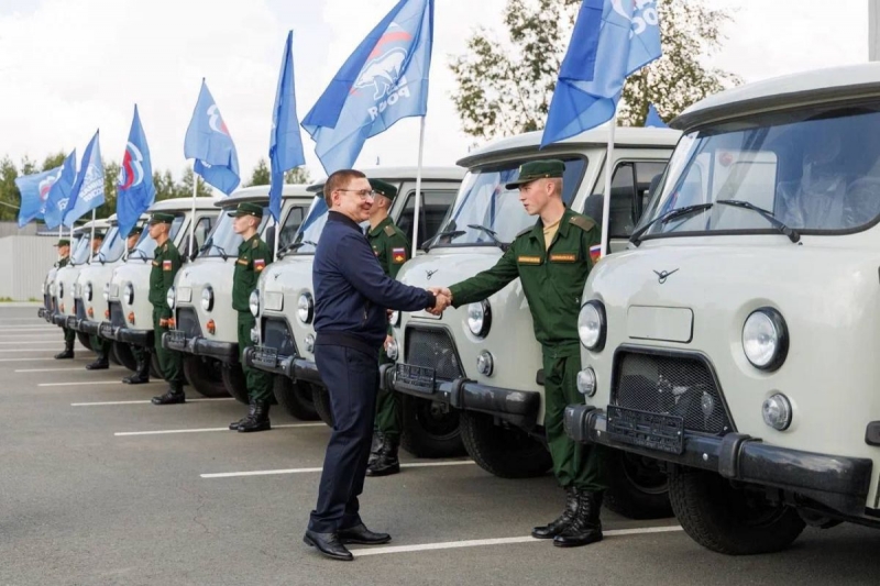 Военным передали 30 автомобилей
