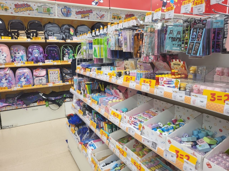 На одежду к школе родители тратят не меньше 15 тысяч рублей