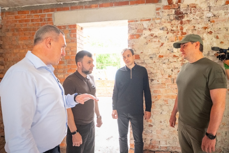 Руслан Кухарук и Денис Пушилин провели выездное совещание на Донбассе