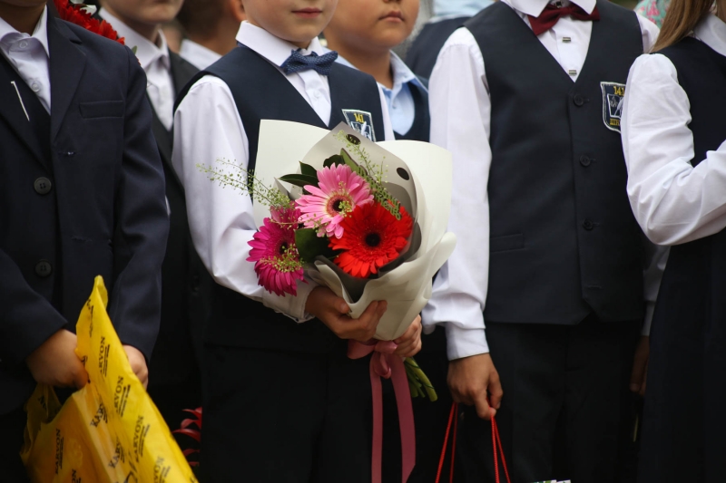 Многодетным и малообеспеченным семьям помогают собрать детей к школе
