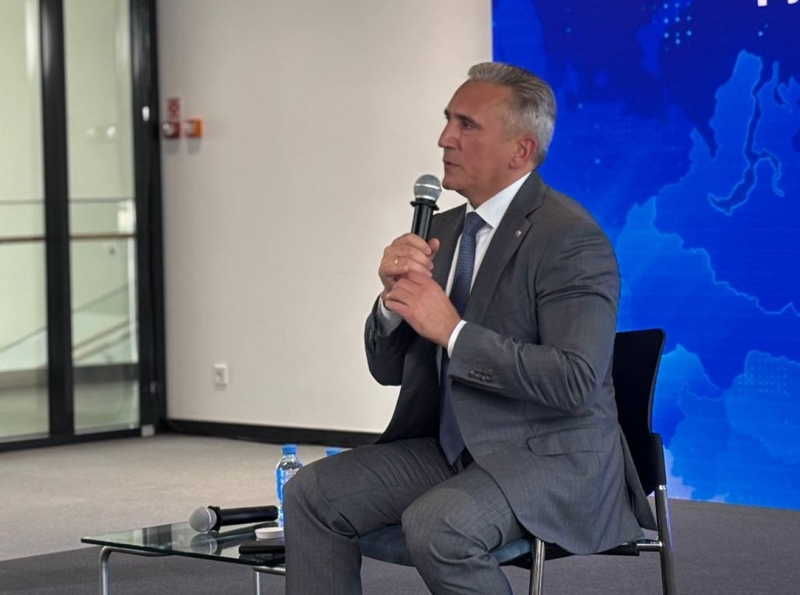 Губернатор Тюменской области Александр Моор провел пресс-конференцию