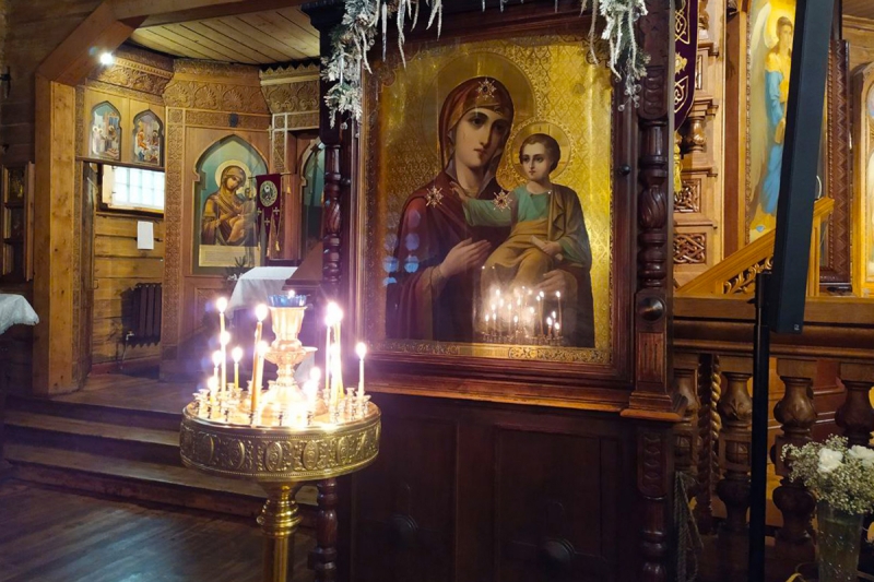 В Спасовку освещают яблоки, мед и орехи