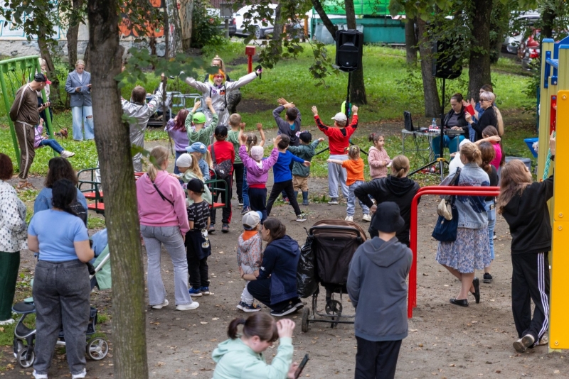 Алексей Вихарев встретился с дворовыми активистами