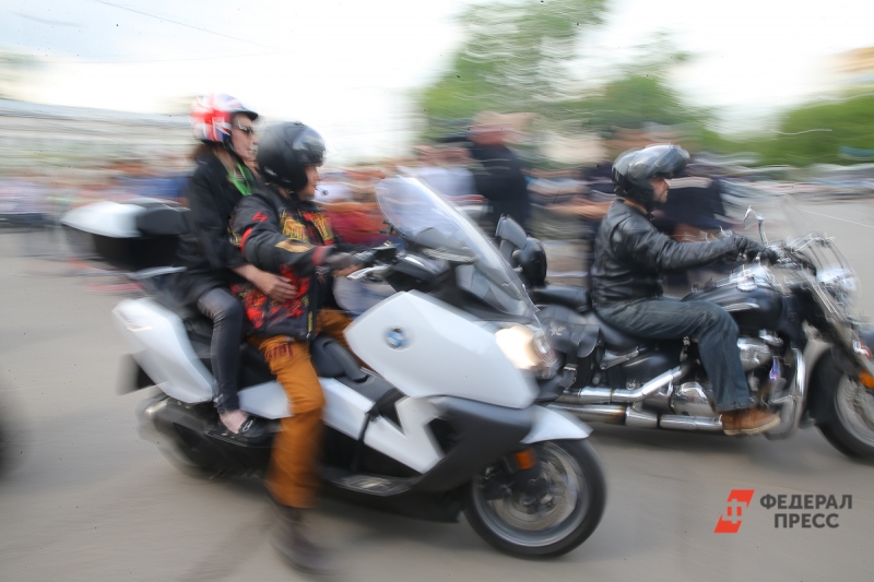 Байкеры собрались в центре Екатеринбурга, чтобы поддержать коллегу