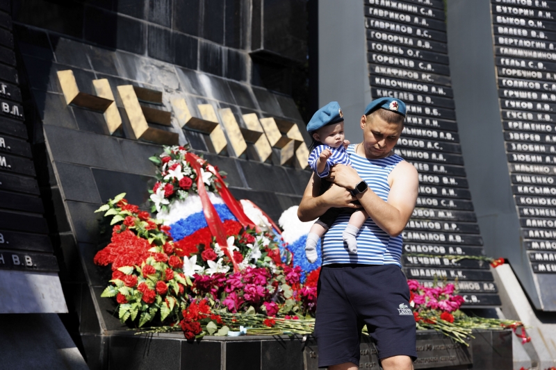 мемориал памяти, папа с ребенком